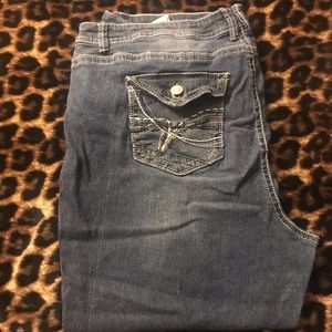 (EUC) Faded Glory - Capris - Med Wash - Sz. 26